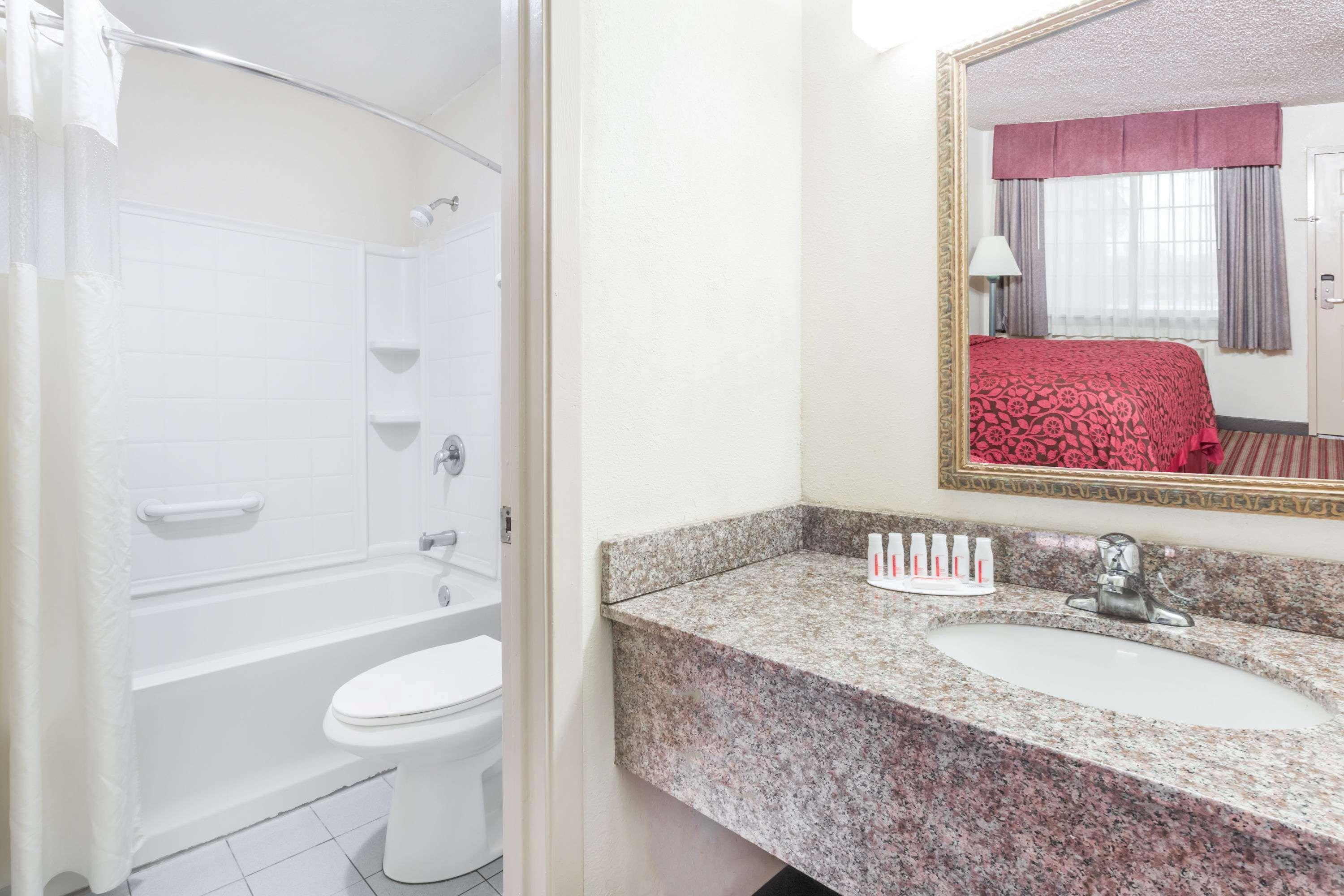 Days Inn By Wyndham Portland/Corpus Christi Bagian luar foto